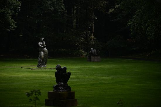 作为荷兰库勒姆勒博物馆组成部分的雕塑公园