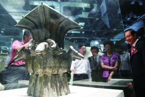 司母戊鼎　　商后期　　1939年河南安阳武官村出土