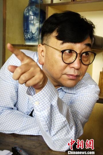 瓷房子建造者张连志。　张道正　摄