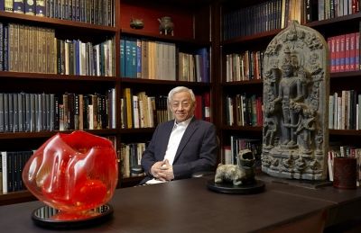 收藏家曹兴诚。