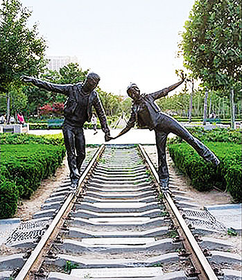 郑州东风渠1904主题公园里的雕塑