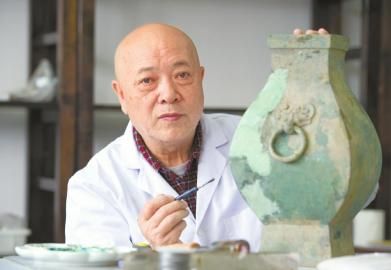 文物修复专家杨晓邬。