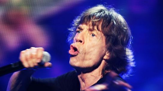 李乐为只拍摄音乐人“舞台上最闪光的时刻”。图为2014年3月12日，李乐为拍摄的滚石乐队（The Rolling Stones）上海演唱会现场，主唱Mick Jagger在演唱。　