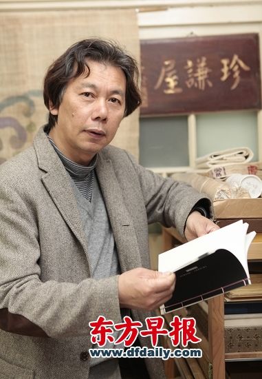 陈九　　朱屺瞻艺术馆、多伦美术馆艺术总监，艺术家，收藏爱好者。收藏有老家具、木雕、年画、灯笼纸等民俗物品。　　  本版图片 高剑平