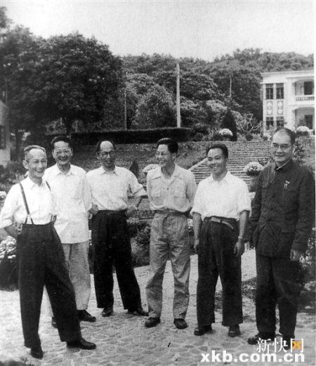 ■1957年,商承祚(左一)与广东省博物馆筹备处工作人员合影。