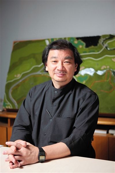 日本建筑师坂茂（Shigeru Ban）。