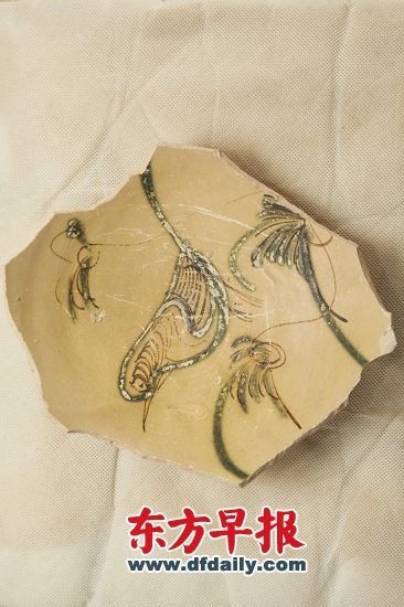 长沙窑彩绘翠鸟纹碗片