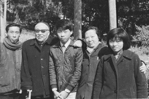 右起：吴美美、陈佩秋、吴泰、谢稚柳、吴灏，1978年摄于广州。