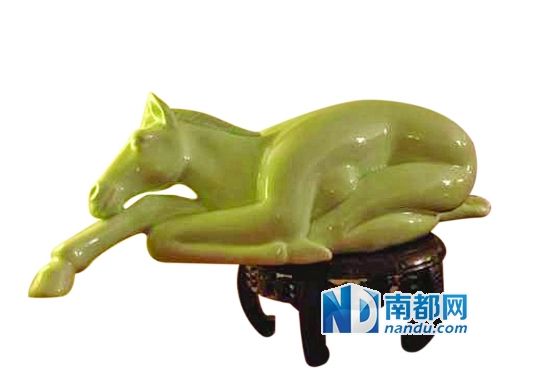 潘绍棠父子设计烧制的瓷马。
