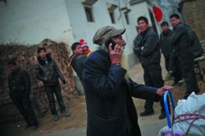 20多年来，李继胜在家的时间少之又少，相熟的同辈已相继离世。步行回乡的路上，听过他事迹的后生晚辈们围观调侃着说：“大胡子回来了。” 