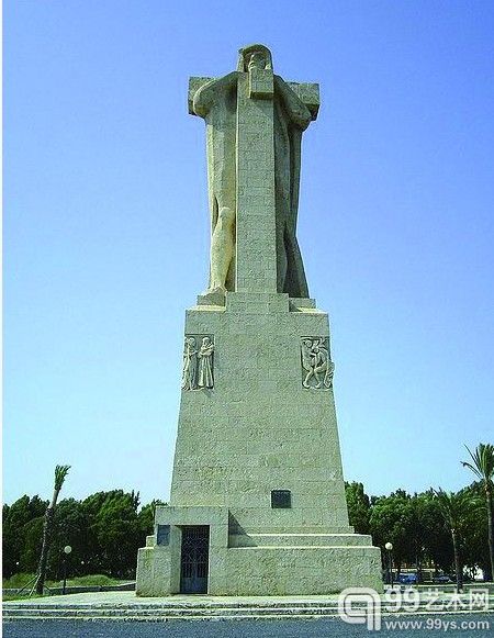 惠特尼创作的立体派风格城市雕塑《探索信仰纪念碑》，位于西班牙维尔瓦