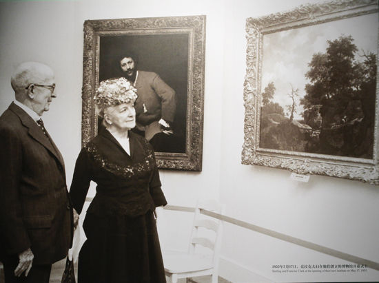 1955年5月17日，克拉克夫妇在他们创立的克拉克艺术馆的开幕式上。