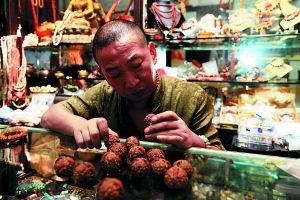 姜跃进 把玩掌中文化 乐享人生雅趣