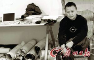 李晨(1958年~2011年)，湖南邵阳人。1982年毕业于广州美术学院国画系，并留校任教。主要作品有国画《春墟》、《三元里抗英》、《三个矿长》、《鲁南号手》等，其中《三元里抗英》被中国军事博物馆收藏并长年陈列于近代战争馆。著有《李晨绘画作品选集》、《李晨素描作品集》。