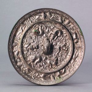 　唐代海兽葡萄纹镜