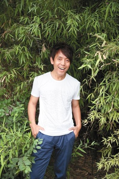 竹林里的“熊猫人”赵半狄摘下了头上的熊猫，准备进入全新艺术创作阶段。新京报记者 郭延冰 摄