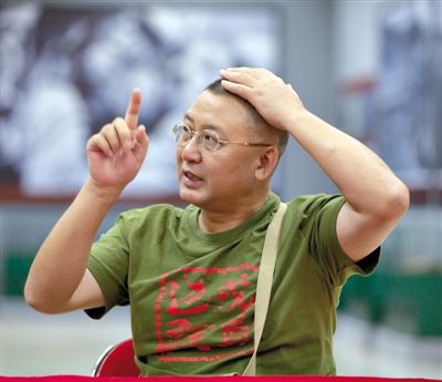 谈起博物馆，樊建川滔滔不绝。新京报记者 周岗峰 摄