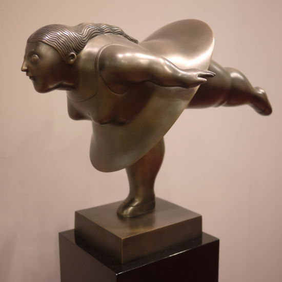 《芭蕾舞女》 铜雕塑 2011。