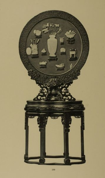1913年纽约恭亲王收藏专场上，被拍卖的“清乾隆御制紫檀漆地嵌玉圆光座屏”