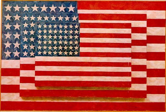 人们常常将琼斯笔下的美国国旗和琼斯这代人曾经的参军经历相联系，美国国旗代表了一种令人追忆不已的过往荣耀。