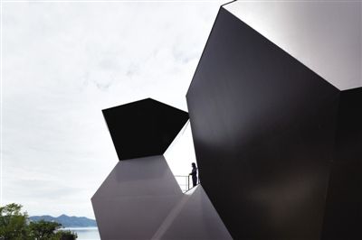 伊东丰雄在濑户内海中一个名叫大三岛的小岛上，建立了一座以他的名字命名的建筑博物馆，于2011年开放，展览他过去所设计的项目，同时也作为年轻建筑师的研习课堂。