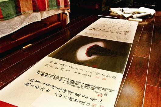 唐汝元将周韶华的画重新装裱，上面的题字均出自名家之手，极有心意。