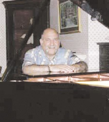 梁宝光和他的学生。 