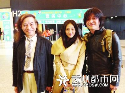 邓秋婷（中）和台湾著名漫画家蔡志忠（左）、大陆漫画家本杰明（右）。
