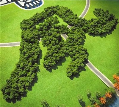 《中园》书影湖岛上阳园里的绿色森林书法 谷文达艺术工作室供图