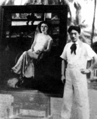 徐悲鸿在其所绘《舞女图》前合影