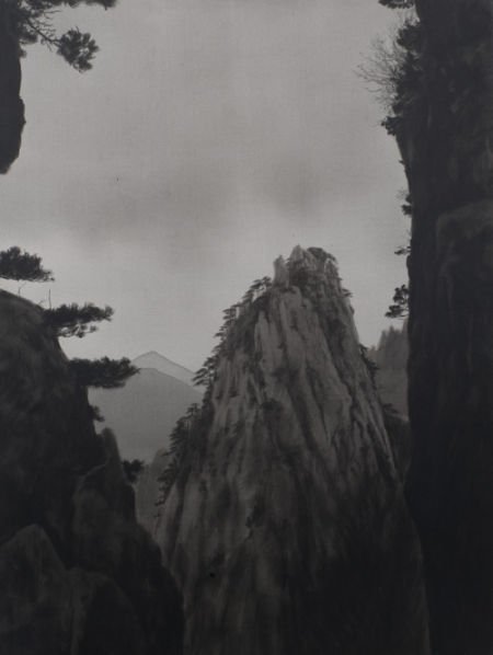 《石涛曾画过的黄山天都峰》 65x49.5cm 纺织颜料在丝绸上 2010