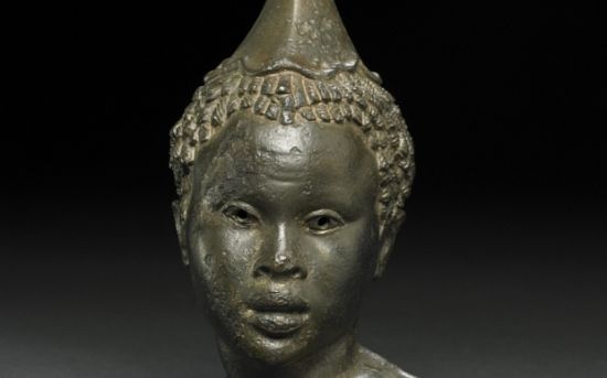 一位年轻的非洲妇女青铜头像。希腊，公元前2世纪——公元前1世纪。图片来自大英博物馆
