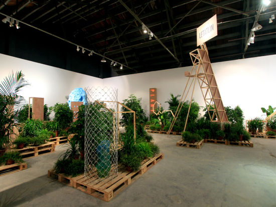 石青，“一切坚固的东西都烟消云散了”，上海香格纳画廊展览现场，2012