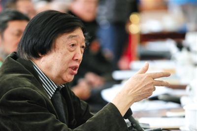 3月4日，北京会议中心，政协小组讨论会上，冯骥才发言。新京报记者 薛珺 摄