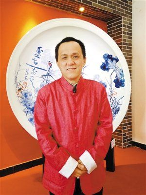 中国书画名家协会常务副主席、名家书画出版社社长蔡茂友。
