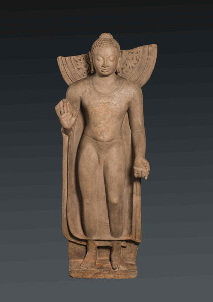 　　代表印度本土佛像艺术“黄金时代”的笈多王朝时期(公元 4-6 世纪)，只有两三件展品。这是来自鹿野苑的“佛立像”