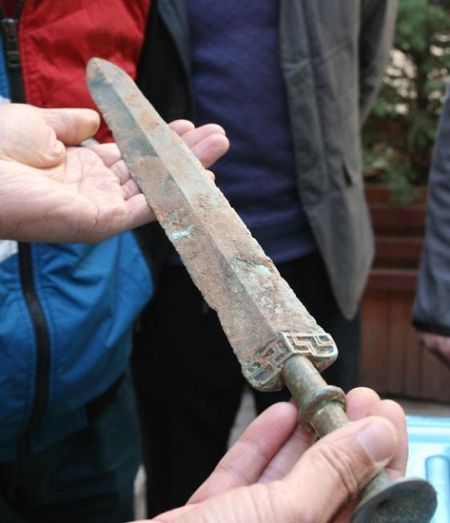 李磊发现的是战国时期楚国青铜剑。