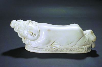 澳门上拍“美人枕” 东方IC/供图