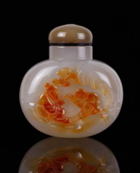 　　玛瑙烟壶(拍品编号：BYH153) 落槌价18000元 　　场次：海外回流鼻烟壶专场(二)