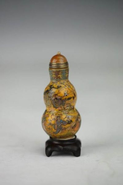 　　料制烟壶(拍品编号：A75)落槌价20000元 　　场次：海外回流鼻烟壶专场(一)