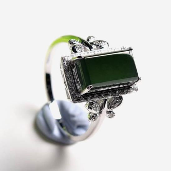 　　18k金墨翠戒指(拍品编号：C003) 起拍价1元 　　场次：重华珠宝翡翠保真捡漏专场(四)