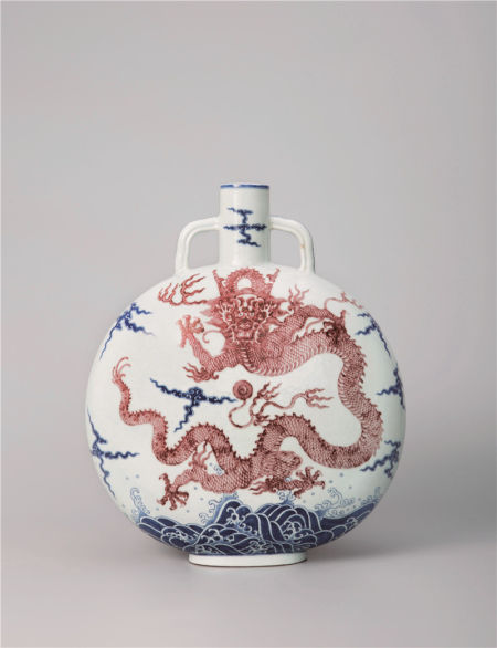 清乾隆 青花釉里红海水云龙纹抱月瓶
