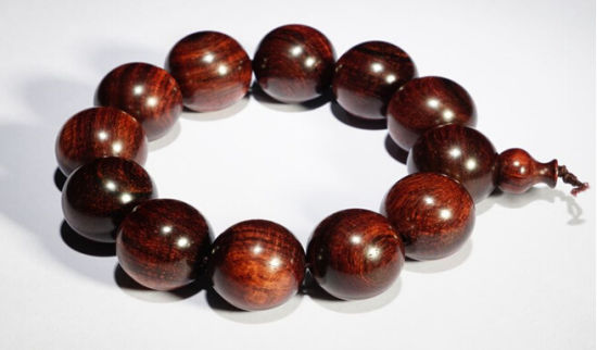 海南黄花梨手串 (拍品编号：s50) 落槌价：9000元　场次：北京文博苑珠宝玉石专场(二)