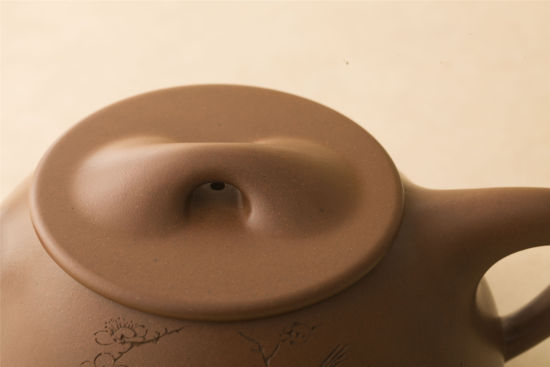 　顾景舟制吴湖帆书江寒汀画大石瓢壶 局部