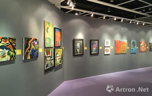 贴有黄色标签的均为尤伦斯夫妇藏品