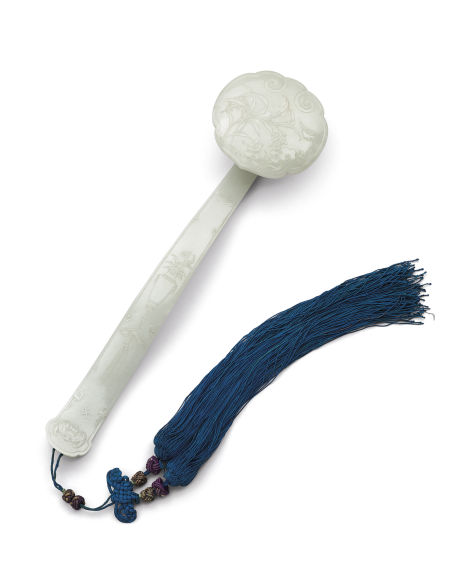 拍品编号46 | 清十八世纪青白玉岁岁安居图如意  成交额：HK$2,440,000 / RMB1,949,316 / NT$9,833,444