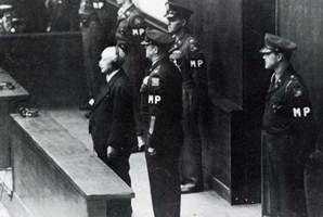 　　土肥原接受审判