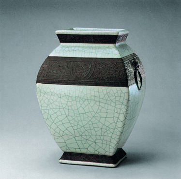 清雍正 仿哥釉铁锈花兽面纹狮耳方尊 嘉德四季第31期 成交价：RMB 5,635,000