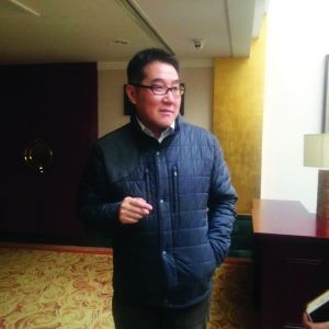 海岩接受记者采访