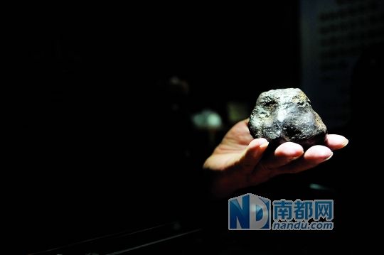 这块陨石标价8000万元，据称2009年4月12日落在新疆奇台县。CFP